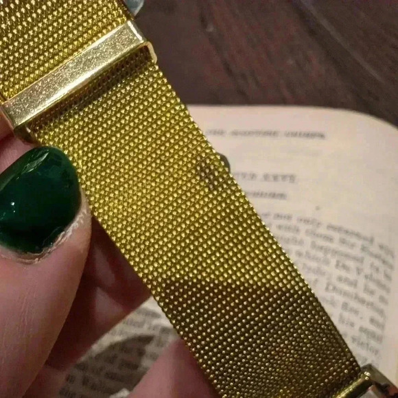 Goldtone  mesh watch - Picture 8 of 8